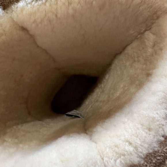 BearPaw Tan Suede Calf Boots with Sherpa Lining - Picture 8 of 10